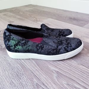 munro lulu slip on sneaker